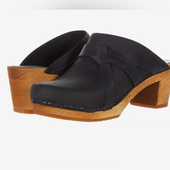 New in box Sanita Manuela leather black clog - Picture 1 of 2